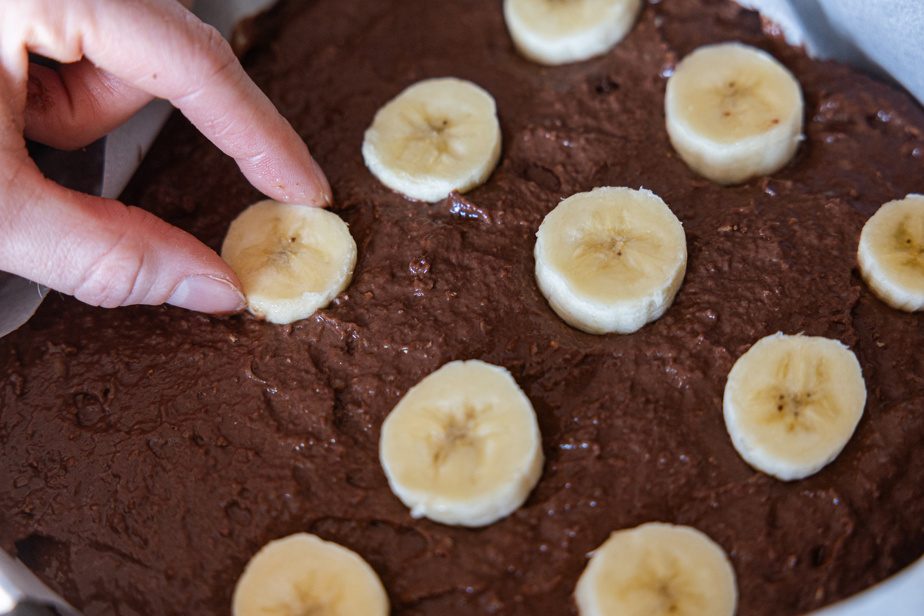 Decorate with banana slices, if desired, then bake for 40 minutes. 